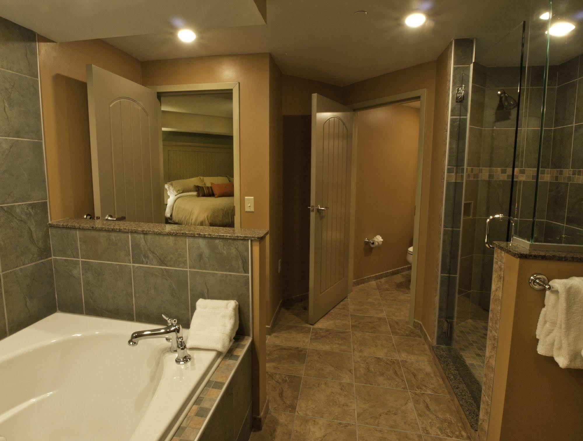1000 Islands Harbor Hotel Клейтън Екстериор снимка